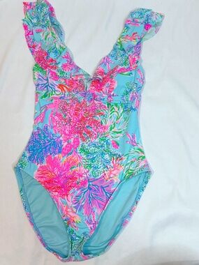 NWOT Lilly Pulitzer women’s Size 0 one piece tropical swimsuit ruffle sleeves